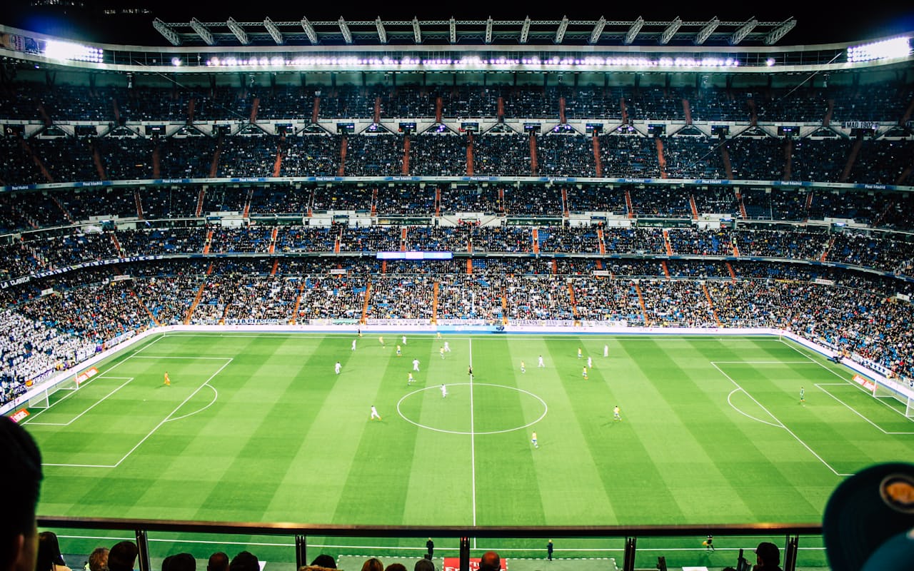 Stadion sepak bola di malam hari